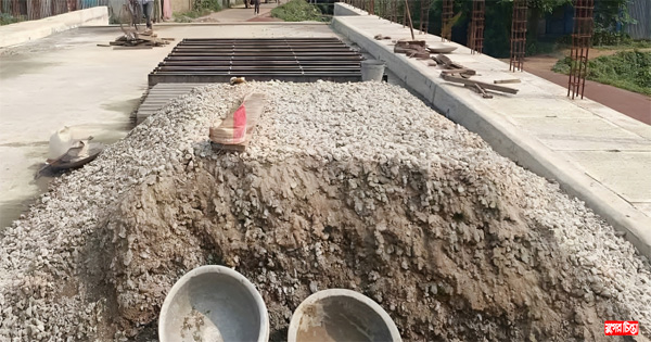 বন্দরে ব্রীজের রেলিং নির্মাণে পাথরের বদলে উচ্ছিষ্ট ব্যবহার