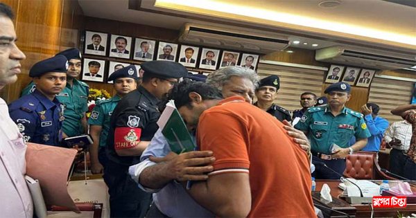 বদলাচ্ছে পুলিশের ইউনিফর্ম-লোগো, কর্মবিরতি প্রত্যাহারের সিদ্ধান্ত