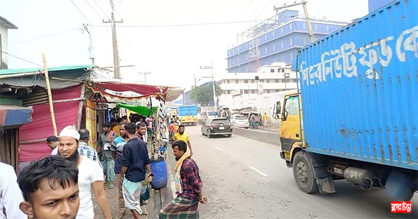 বোনাসের টাকা না দেওয়ায় শ্রমিক অসন্তোষ, কারখানা-গাড়ি ভাঙচুর
