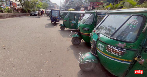 নগরীর সড়কে অবৈধ স্ট্যান্ড-পার্কিং&nbsp;দিয়ে দখলদারিত্ব চলছেই &nbsp;