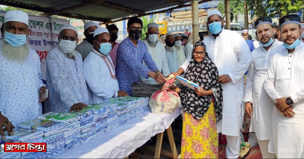 &lsquo;আজ জনকল্যাণ ফাউন্ডেশন&rsquo;র উদ্যোগে দুস্থদের মাঝে ঈদ উপহার বিতরণ