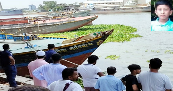 বুড়িগঙ্গায় দুই বাল্কহেডের মাঝে পড়ে মাদ্রাসা ছাত্রের মৃত্যু