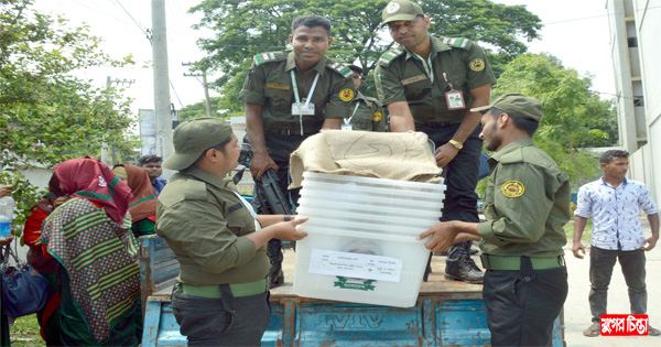 বন্দরের কেন্দ্রগুলোতে পৌছে&nbsp;যাচ্ছে নির্বাচনী সরঞ্জাম &nbsp;