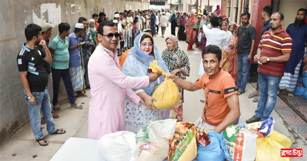 কাউন্সিলর শকুর সহস্রাধিক পরিবারে ঈদ উপহার বিতরণ