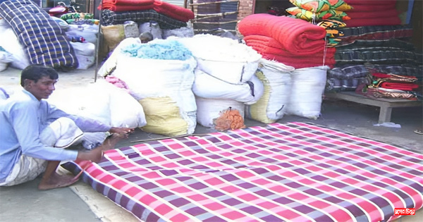 আসন্ন শীতে লেপ-তোষকের দোকানে ক্রেতার আকাল
