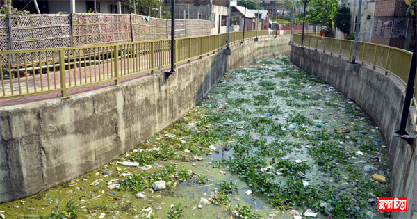 ময়লা ফেলার উন্মুক্ত ডাস্টবিন বাবুরাইল খাল