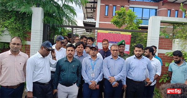 রূপগঞ্জে সাবেক আইজিপি বেনজীরের সেই ডুপ্লেক্সে যা মিলল