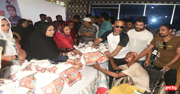 ৩ হাজার প&zwnj;রিবারকে ঈদ সামগ্রী উপহার দিলো&nbsp;আজমেরী ওসমান