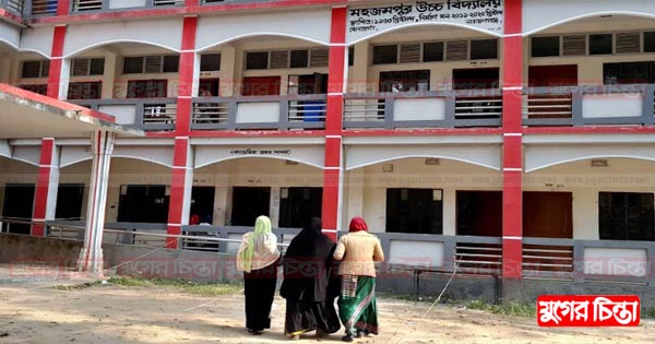 কিছুক্ষণ আগে ভোটার ছিল!