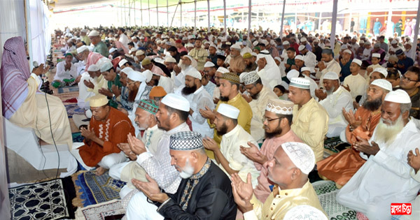 খানপুর হাসপাতাল রোডে ঈদ জামাত অনুষ্ঠিত