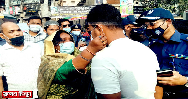 শহরে জেলা পুলিশের মাস্ক বিতরণ ক্যাম্পেইন অনুষ্ঠিত
