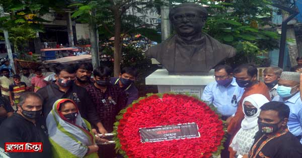 শোক দিবসে বঙ্গবন্ধুর প্রতিকৃতিতে মেয়র আইভীর শ্রদ্ধা