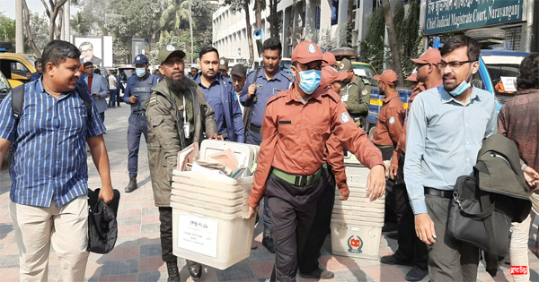 কেন্দ্রে কেন্দ্রে পৌঁছেছে নির্বাচনি সরঞ্জাম
