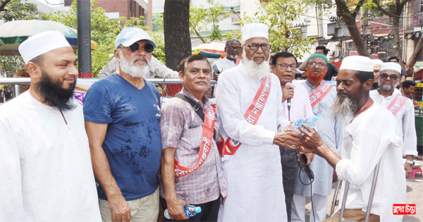 &ldquo;আমরা নারায়ণগঞ্জবাসীর&rdquo; সুপেয় পানি বিতরণ