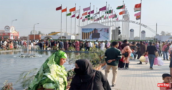 তৃতীয় শুক্রবার ব্যস্ততা বেড়েছে&nbsp;স্টল মালিকদের