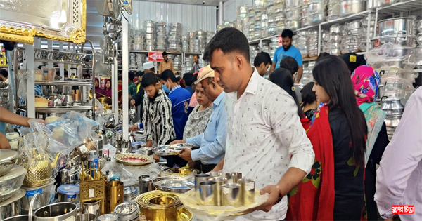 শেষ মুহুর্তে কেনাকাটার ধুম; ভাড়ায় নৈরাজ্য সিএনজি চালকদের