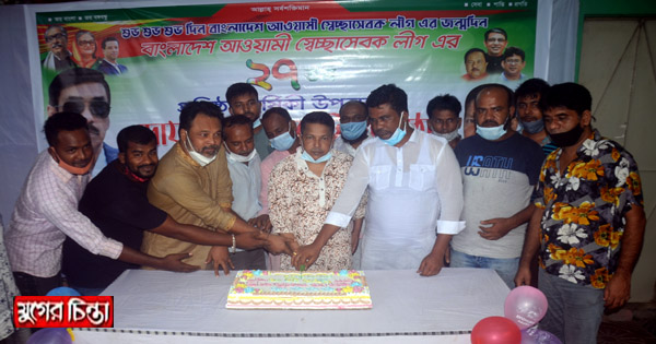 স্বেচ্ছাসেবক লীগের প্রতিষ্ঠা বার্ষিকীতে কেক কাটেন দুলাল প্রধান