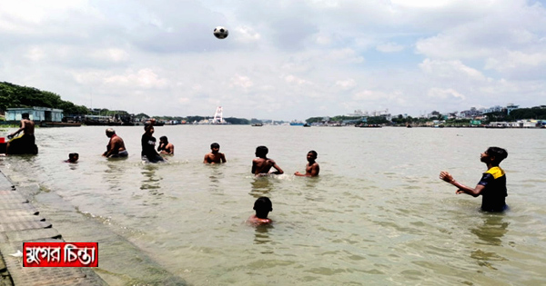 বর্ষায় শীতলক্ষ্যা ফিরে পেয়েছে তার যৌবন