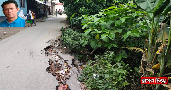 বুরুন্দি এলাকার প্রধান সড়কটি এখন মরণফাঁদ
