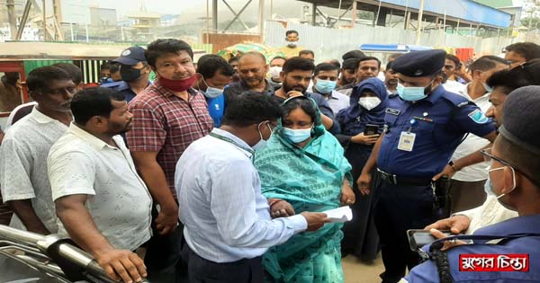 বিআইডব্লিউটিএ এর নদী খননকালে মেয়রের পরিদর্শন