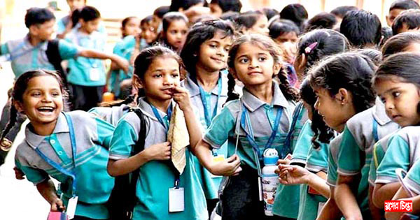 তীব্র গরমে স্কুল খোলায় অভিভাবকদের অসন্তোষ