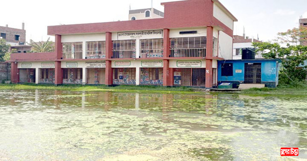 সামান্য বৃষ্টিতেই তলিয়ে&nbsp;যায় ক্লাস ও মাঠ