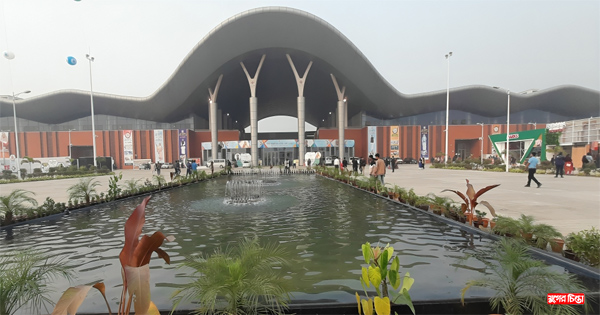 জমজমাট পূর্বাচলের স্থায়ী ভেন্যুতে ঢাকা আন্তর্জাতিক বাণিজ্য মেলা