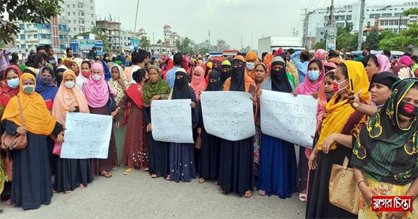 পোশাক শ্রমিকদের সড়ক অবরোধ