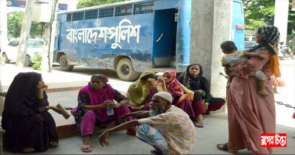 আদালতপাড়ায় স্বজনদের আহাজারি