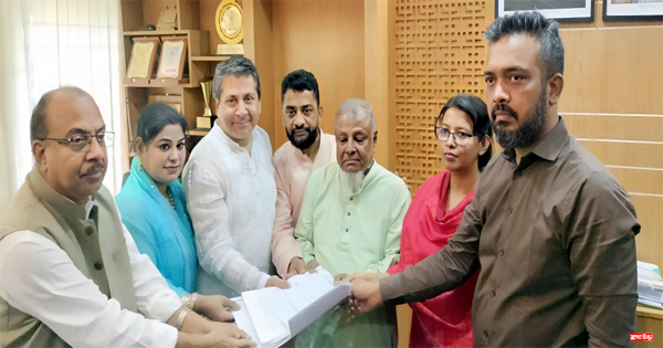 সোনারগাঁয়ে আ.লীগের প্রার্থী কায়সার হাসনাতের মনোনয়নপত্র জমা