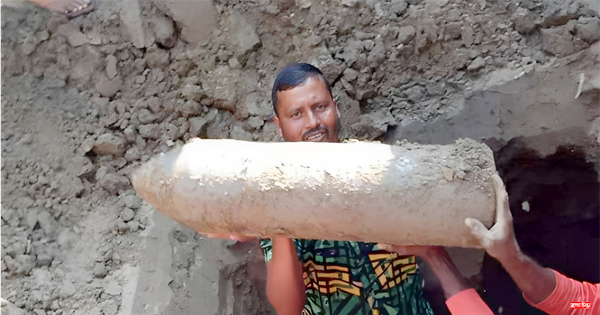 সোনারগাঁয়ে মাটি খুঁড়ে পাওয়া গেলো ব্রিটিশ পিলার