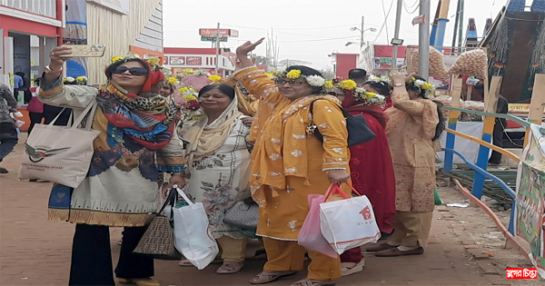 শেষ মুহুর্তে কেনাকাটার ধুম; ঢাকা বাইপাসে তীব্র যানজট