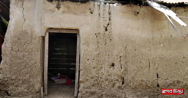 হারিয়ে যাচ্ছে শান্তির নীড় মাটির ঘর