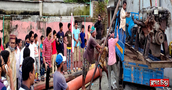 অবশেষে লালপুরে ড্রেজার পাম্প