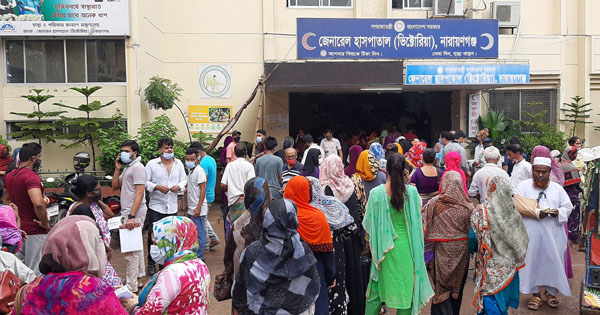 টিকাতে আগ্রহ, স্বাস্থ্যবিধিতে নারাজ