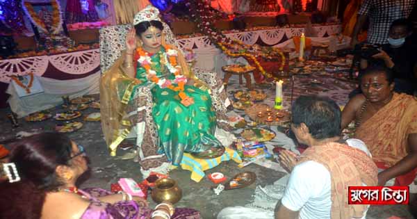 মহা অষ্টমীতে অনুষ্ঠিত হলো কুমারী পূজা