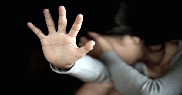 রং নম্বারে পরিচয়, বাসায় ডেকে নিয়ে ধর্ষণ