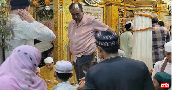 নিজাম উদ্দিন আউলিয়ার মাজারে দেখা মিলল শামীম ওসমানের