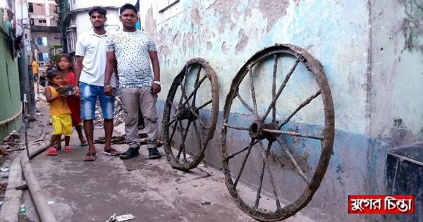 টানবাজারে মিলল শত বছর&nbsp;পুরনো ঘোড়ার গাড়ির চাকা!