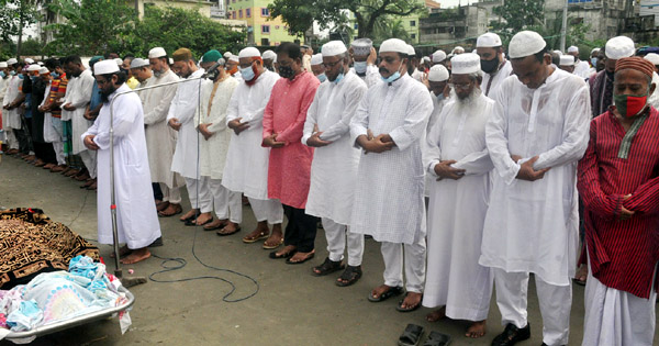 জসিম উদ্দিন মৃধার মাতার জানাযায় মানুষের ঢল