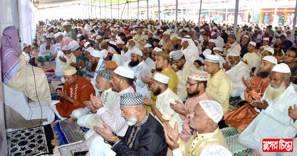 খানপুর হাসপাতাল রোডে ঈদ জামাত অনুষ্ঠিত