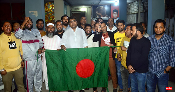 বিএনপি-জামাতের অবরোধে বৃষ্টিকে উপেক্ষা করে রাজপথে আজমীর ওসমান