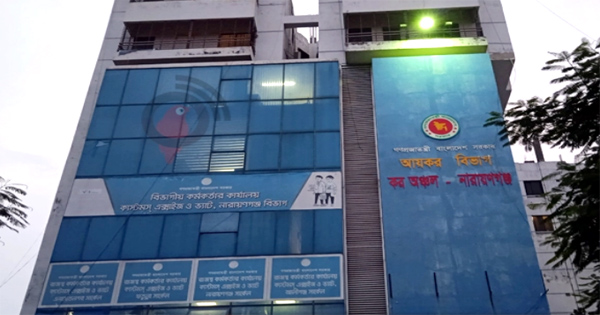 কর-অঞ্চল অফিসে গিয়ে জানলেন তার নামে ১৩ গাড়ি