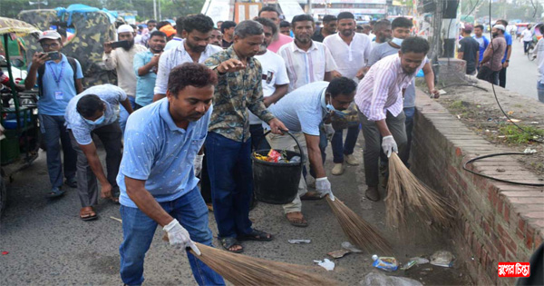 চাষাড়ায় স্বেচ্ছাসেবকদলের পরিষ্কার পরিচ্ছন্ন অভিযান