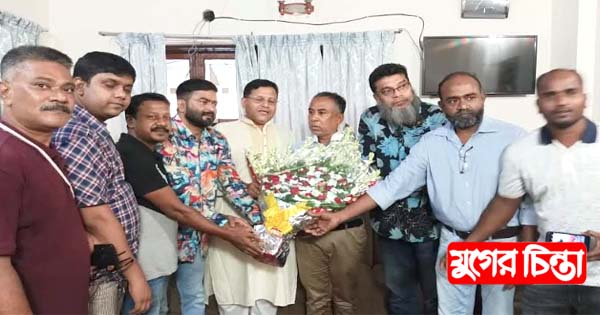 শেখ হাসিানার উন্নায়নের বার্তা তুলে ধরতে কালামের লিফলেট বিতরণ