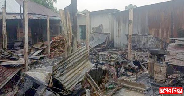 রূপগঞ্জে বাজারে আগুন মালসহ দোকানপাট পুড়ে ছাই