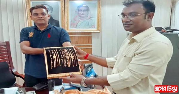 চুরি হওয়া স্বর্ণ উদ্ধার করে মালিককে বুঝিয়ে দিলো পুলিশ