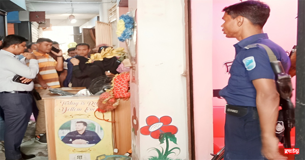 আড়াইহাজারে &lsquo;ভুতের আড্ডায়&rsquo;&nbsp;প্রশাসনের অভিযান