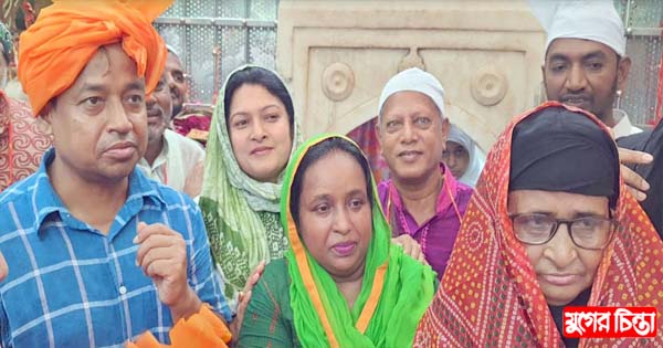 আজমীর শরীফ জিয়ারতে মেয়র আইভীর সাথে ডিআইজি হারুন