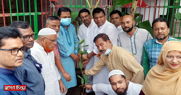সদর থানা আওয়ামীগের উদ&zwj;্যোগে বৃক্ষরোপণ ও বিতরণ